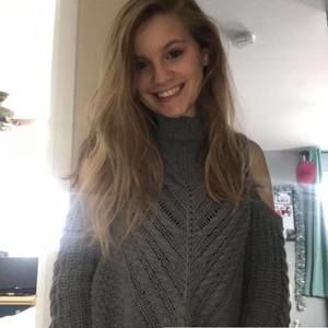 Meet your Posher, Caitlin